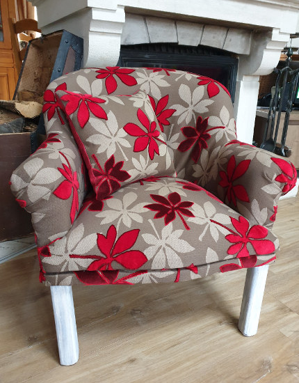 fauteuil crapaud et tissu Ponthieu de Casal, motif vgtal stylis velours sur fond toile 