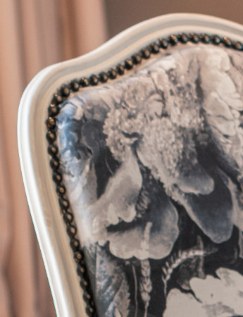 chauffeuse et tissu Botanique, imprim floral romantique de Jean-Paul Gaultier, tissu vendu par la rime des matieres, bon plan tissu et frais de port offerts