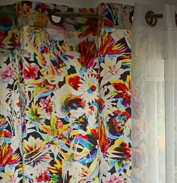 Rideaux et tissu Hawai de Jean-Paul Gaultier, motif floral tropical luxuriant, tissu vendu par la rime des matieres, frais de port offert