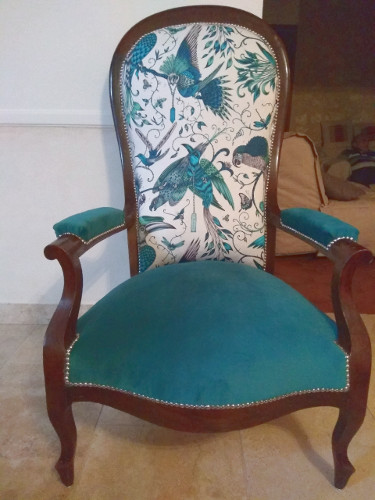 fauteuil Voltaire et tissus coordonns Audubon jungle et Tolbiac non feu bleu canard, tissus vendus par la rime des matieres, bon plan tissus et frais de port offerts
