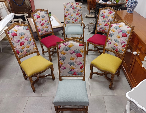chaises et tissu Cline motif feuilles gingko biloba, de Thvenon, tissu vendu par la rime des matieres, bon plan tissu et frais de port offerts