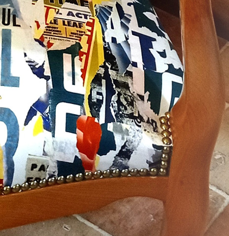 Fauteuil Votaire et tissu Mtropolitain de Jean Paul Gaultier, tissu lavable motif affiches, tissu d'ameublement vendu par la rime des matieres, bon plan tissu et frais de port offerts