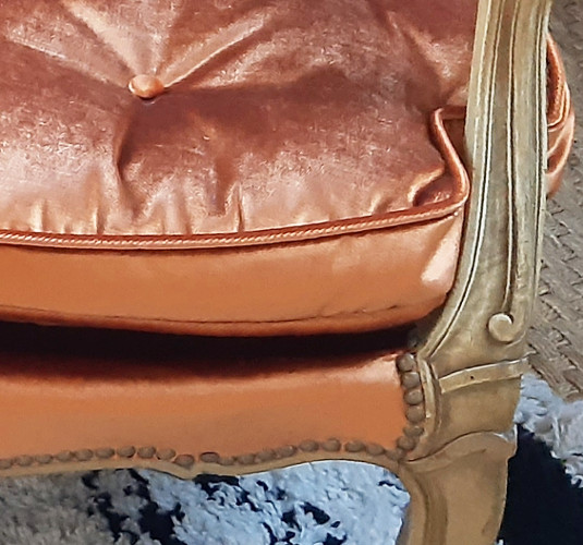 Paire de fauteuils cabriolets Louis Xv avec tissu velours glamour chatoyant Vicenza coloris russet de Designers Guild,tissu ve,du apr la rime des amtieres, bon plan tissu et frais de port offerts