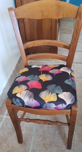 chaise tissu lavable Cline Velours de Thvenon, motif feuilles ginkgo biloba, tissu vendu par la rime des matieres, bon plan tissu et frais de port offerts