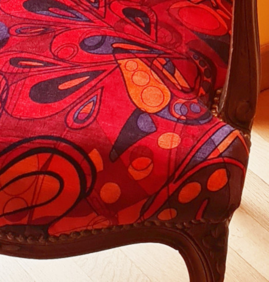 Fauteuil cabriolet Louis XV et tissu Pop'Art Art Dco de Casal, tissu d'ameublement vendu par la Rime des Matieres, bon plan tissu et frais de port offerts