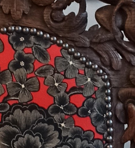 Fauteuil style Louis XIII et tissu KEW GARDENS motif vgtal stylis arbre de vie, tissu d'ameublement cologique et lavable de Thvenon, vendu par la rime des matieres, bon plan tissu et frais de port offerts 