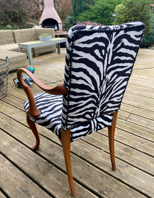 fauteuil Art Dco et tissuZebra motif zbre, tissu souple et doux vendu par la rime des matieres, bon plan tissu et frais de port offerts