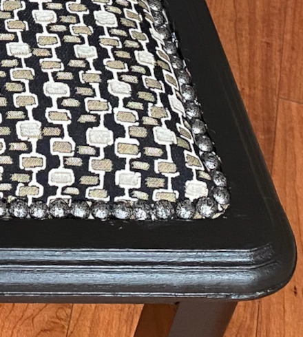 chaise et tissu Odorico petit motif style Art dco, de lelivre, tissu vendu par la rime des matieres, bon plan tissu et frais de port offerts