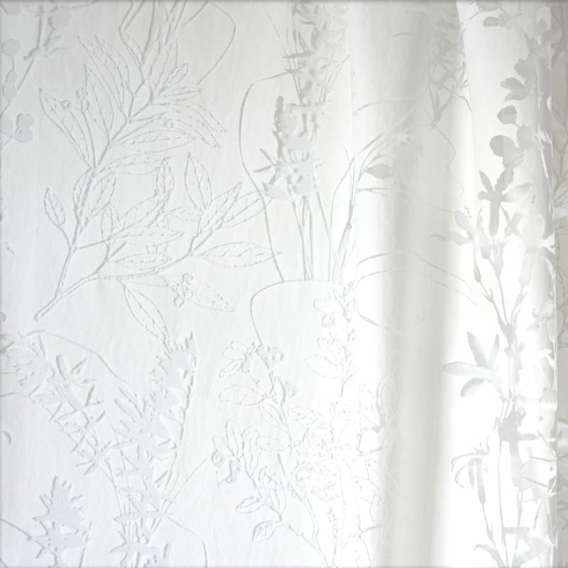 Alpilles voilage grande largeur motif végétal AquaClean anti-tâches et lavable, de Casal, vendu par la rime des matieres, bon plan tissu