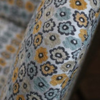  tissu Daisy petit motif floral stylis effet rtro vintage  de Casal, pour chaise, fauteuil, canap et coussins, vendu par la rime des matieres, bon plan tissu frais de port offerts