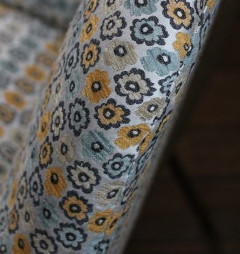  tissu Daisy petit motif floral stylis effet rtro vintage  de Casal, pour chaise, fauteuil, canap et coussins, vendu par la rime des matieres, bon plan tissu frais de port offerts