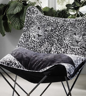 tissu Jaguar velours souple et doux, de Casal, pour chaise, fauteuil, canap, coussins et rideaux, vendu par la rime des matieres, bon plan tissu et frais de port offerts