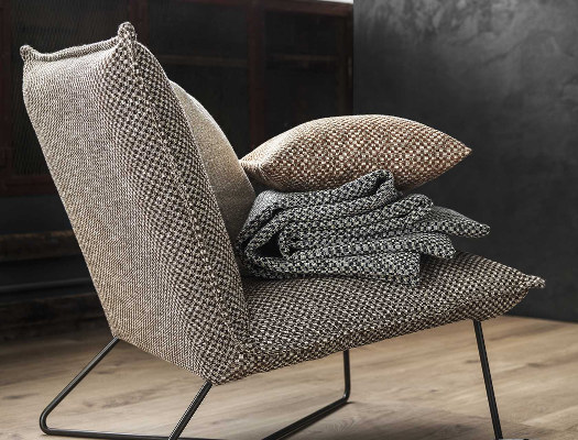 Tareg tissu d'ameublement écologique petit motif graphique, de Casal, pour chaise, fauteuil, canapé et rideaux, vendu par la rime des matieres, bon plan tissu et frais de port offerts