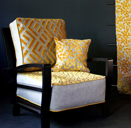 fauteuil et tissu Tatami faux uni tissé, de Casal, pour chaise, fauteuil, canapé et rideaux, vendu par la rime des matieres, bon plan tissu et frais de port offerts