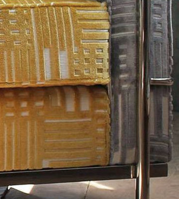 fauteuil et tissu Tribeca velours motif grahique sur fond toile, de Casal, pour chaise, fauteuil, canapé, vendu par la rime des matieres, bon plan tissu et frais de port offerts