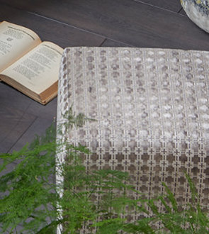 tissu ameublement Maui velours design graphique, de Clarke & Clarke, pour chaise, fauteuil, canap, rideaux et coussins, vendu par la rime des matieres, bon plan tissu