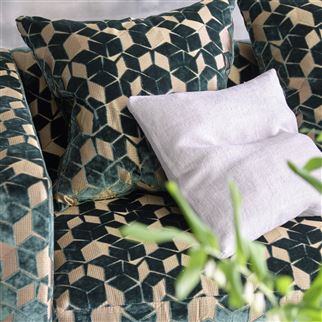 Fitzrovia tissu ameublement  motif gomtrique design, pour fauteuil, canap, coussins et rideaux, de designers guild, vendu par la rime des matieres, bon plan tissu et frais de port offerts