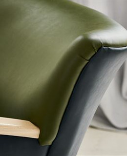 Matara Nappa imitation cuir souple look lisse et mat de Designers Guild, pour chaise, fauteuil, canap, coussin et tte de lit, vendu par la rime des matieres, bon plan tissu et frais de port offerts