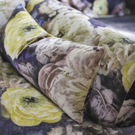 Pome de fleurs tissu ameublement motif floral de Designers Guild, pour fauteuil, canap, rideaux et coussins,  vendu par la rime des matieres, bon plan tissu et frais de port offerts