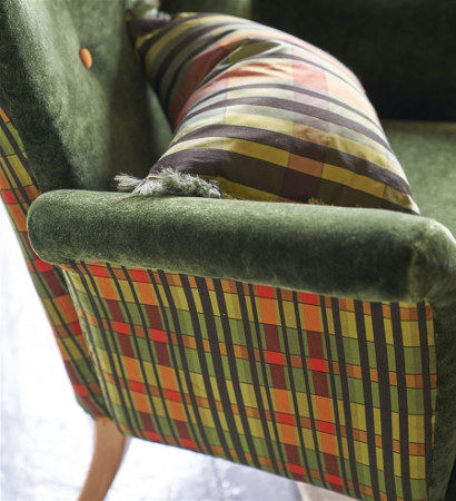 Shastri tissu ameublement velours design grahique carreaux contemporains, de Designers Guild, pour  chaise, fauteuil, canap, rideaux et coussins, vendu par la rime des matieres, bon plan tissu et frais de port offerts