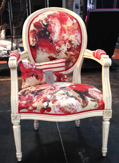 chaise Louis 16 tissu botanique lavable de jp Gaultier pour Lelièvre vendu par la rime des matieres