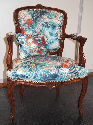 fauteuil louis 15 tissu rock lavable de jp Gaultier pour Lelièvre vendu par la rime des matieres