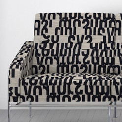 Canap sofa et tissu Letters,  motif graphique design lettres coupes style Art Dco, de Kvadrat, vendu par la rime des matieres, bon plan tissu - procd de fabrication respectueux de l'environnement. 