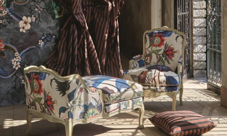 Atlantis tissu d'ameublement satin de coton lavable de Christian Lacroix, motif floral paysage imaginaire, pour chaise, fauteuil, canapé, coussin et rideaux, vendu par la rime des matieres bon plan tissu et frais de port offerts