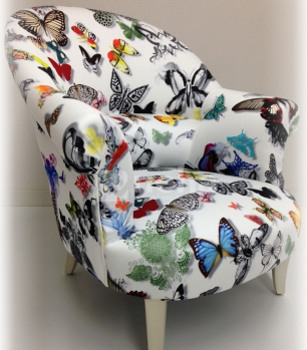 fauteuil crapaud et tissu ameublement lavable papillons Butterfly Parade de Christian Lacroix, vendu par la rime des matieres, bon plan tissu