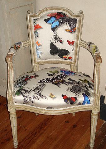 fauteuil  louis xvi tissu lavable butterfly parade de christian lacroix