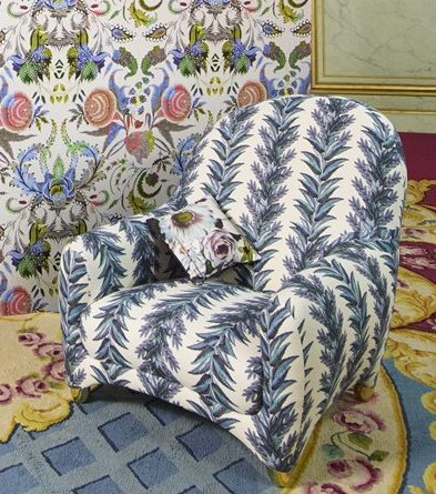 groussay  tissu ameublement lavable imprimé palmes fauteuil et rideaux et canapé christian lacroix vendu par la rime des matieres