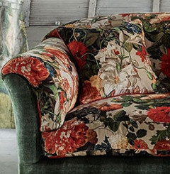 Floral Pompadour tissu ameublement de Mulberry Home, velours motif floral riche, pour chaise, fauteuil, canap, rideaux, coussins et tte de lit, vendu par La Rime des Matires, bon plan tissu et frais de port offerts