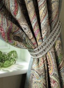 Braemar tissu ameublement imprim pour rideaux, fauteuil et canap de Nina Campbell vendu par la rime des matieres