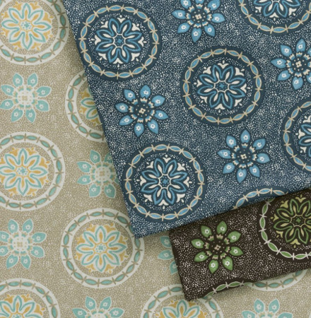 Garance tissu ameublement  lin mélangé motif  floral stylisé design de Nina Campbell pour fauteuil, canapé et rideaux,  vendu par la rime des matieres bon plan tissu