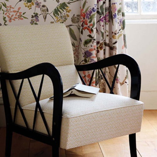 ren tissu ameublement  petit motif jacquard de Nina Campbell pour fauteuil, canapé et rideaux  vendu par la rime des matieres