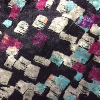 Falda tissu velours imprim pour  fauteuil, canap et rideaux de Osborne & Little vendu par la rime des matieres bon plan tissu
