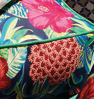 pina colada tissu ameublement imprimé tropical pour fauteuil canapé rideaux mobilier de jardin et bord de pisicne de osborne & little vendu par la rime des matieres