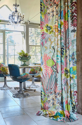 rideau tissu Hidden Paradise de Prestigious Textiles, tissu lavable motif design tropical, vendu par la rime des matieres, bon plan tissu et frais de port offerts