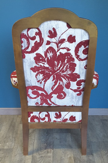 Voltaire et tissu Quito de Casal, motif floral lavable et Aquaclean anti-tâches pour chaise, fauteuil, canapé et rideaux vendu par la rime des matieres bon plan tissu