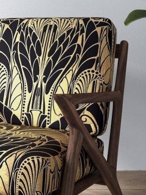 fauteuil scandinave tissu ameublement brocatelle soie Vitrail de Tassinari et Châtel, motif végétal stylisé Art Nouveau, Art Déco, tissu vendu par la rime des matieres