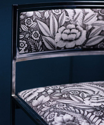 chaise et tissu lavable Crystal, motif floral vgtal stylis sur fond color, de Thvenon, pour chaise, fauteuil, canap, rideaux et coussins, vendu par la rime des matieres, bon plan tissu et frais de port offerts. 