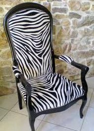 tissus peau de bête zèbre pour tapisser fauteuil vendus par la rime des matieres