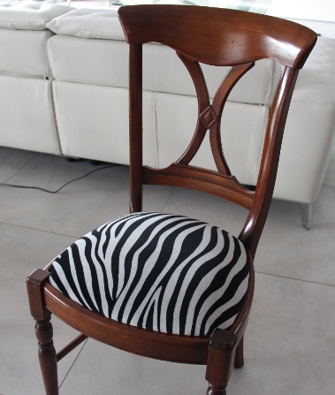 chaise et tissu zebre