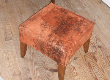 repose pied ou footstool avec le tissu imitation cuir vieilli