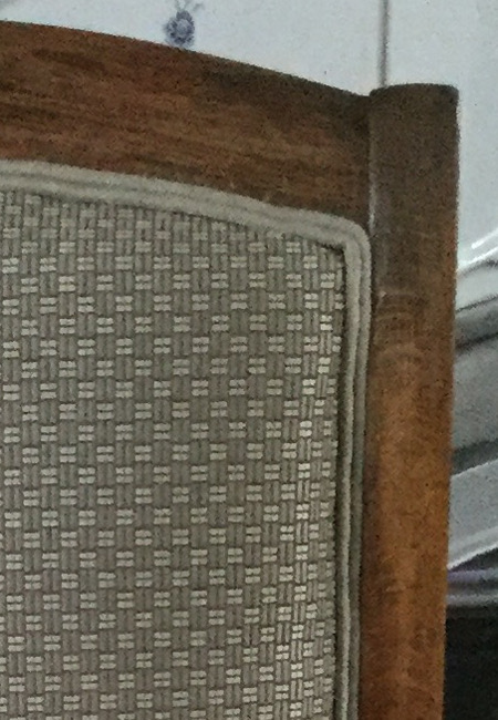 fauteuil voltaire tapisseé avec tissu manhattan faux uni lavable vendu par la rime des matieres