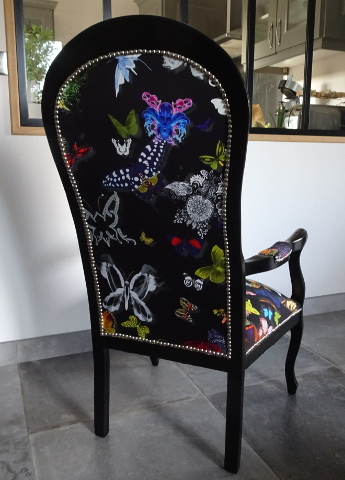 Fauteuil Voltaire et tissu Butterfly Parade de Christian Lacroix