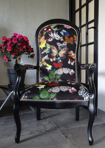 Fauteuil Voltaire et tissu Butterfly Parade de Christian Lacroix