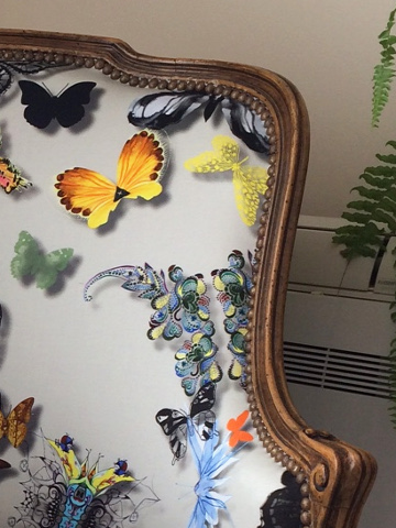 Bergre Louis XV et tissu Butterfly Parade impeim papillons de Christian Lacroix