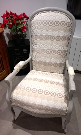 Fauteuil voltaire et tissu Manaus AquaClean anti-tache et lavable, vendu par la rime des matieres, bon plan tissu 