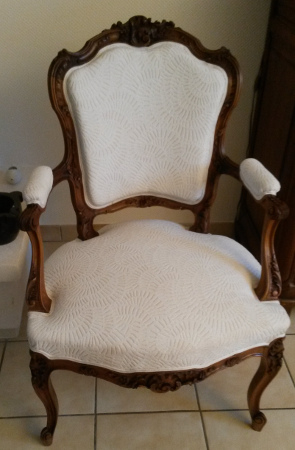 Fauteuil cabriolet Louis XV et tissu Natal AquaClean anti-taches et lavable vendu par la rime des matieres, bon plan tissu